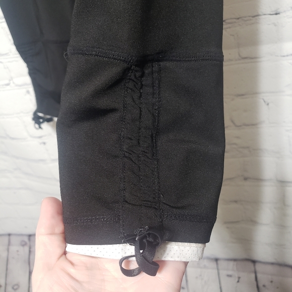 Poof! Performance Sz S Capri Leggings - Picture 3 of 9